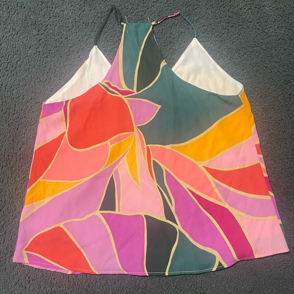 Abstract V-neck Tank Top - Picture 3 of 3